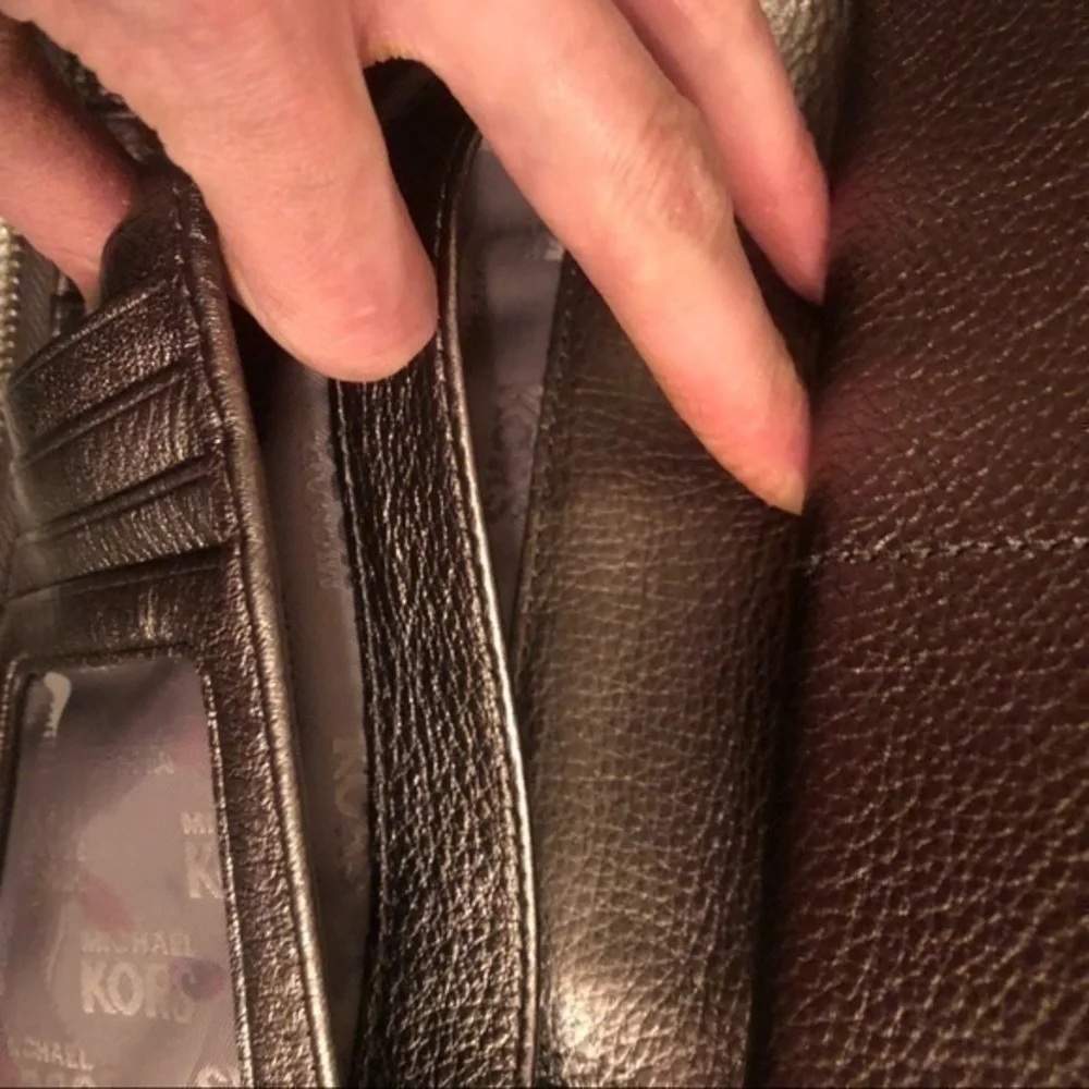 Michael kors silver leather metallic wristlet clutch wallet bag